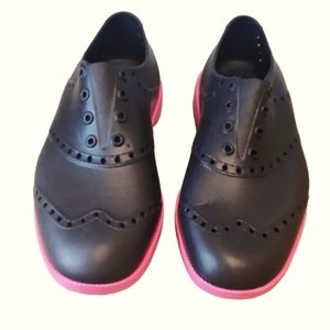 BIION Unsex Black and Magenta Rubber Oxford Golf Shoes Men Size 4 Women Size 6